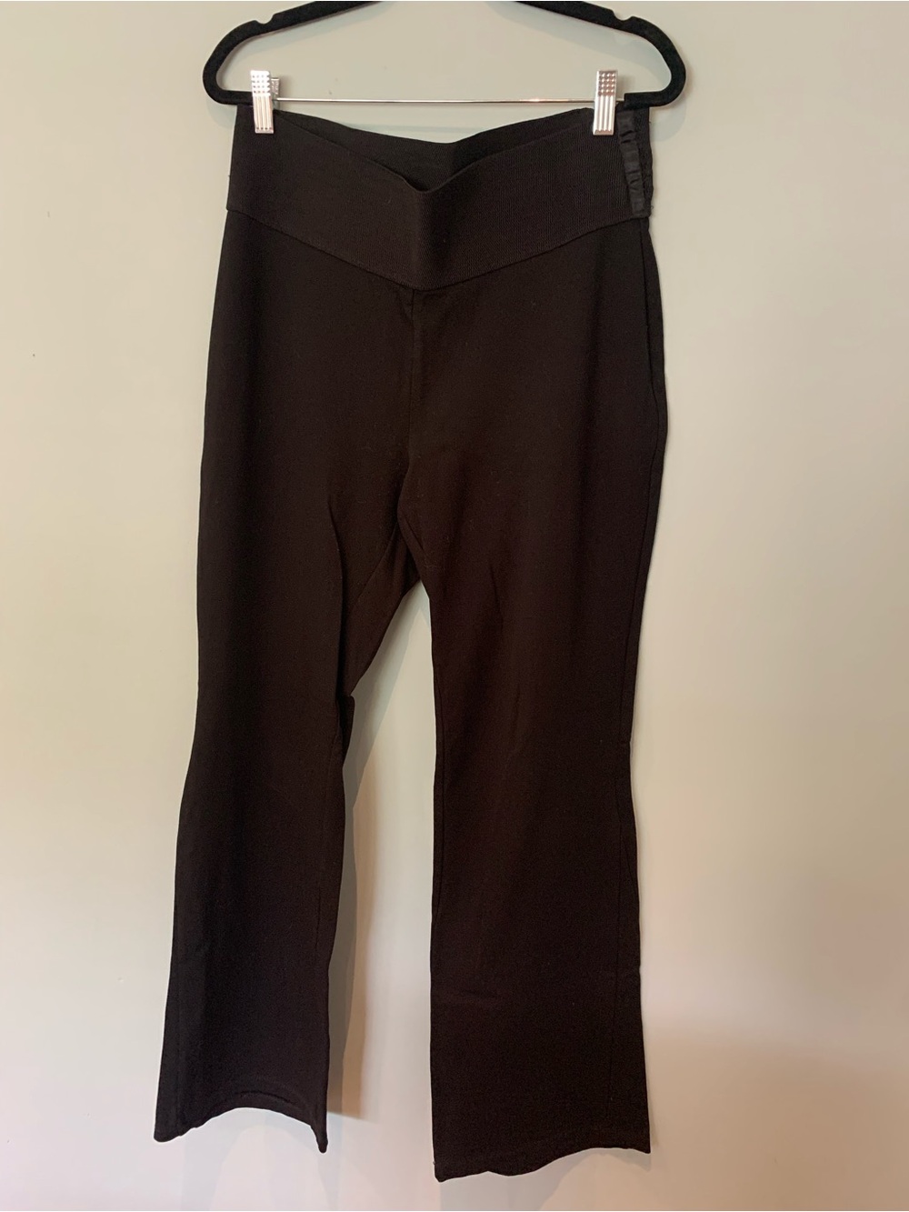 Peter Nygard Black Flare V-Waist Pants